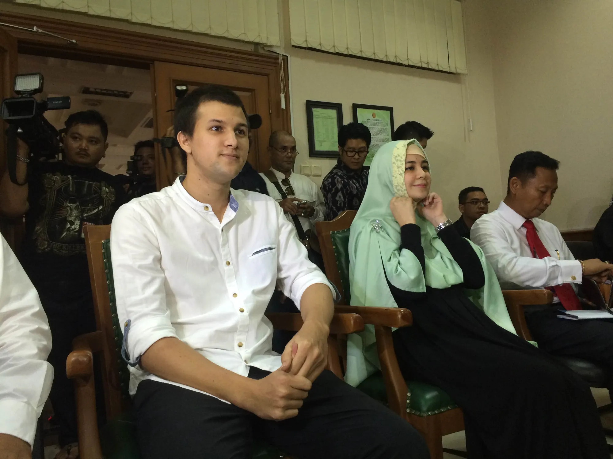 Benarkah Stuart kasar pada Risty? © KapanLagi.com®