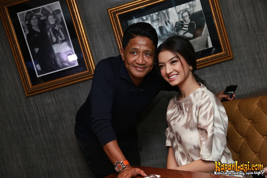 Andre Hehanussa bersama Raline Shah di Hard Rock Cafe, SCBD, Jakarta Selatan © KapanLagi.com®/Agus Apriyanto