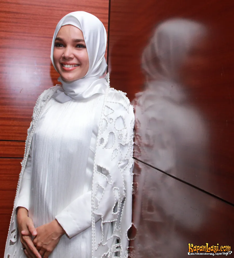Dewi punya cara atasi penuaan dini © KapanLagi.com®/Akrom Sukarya