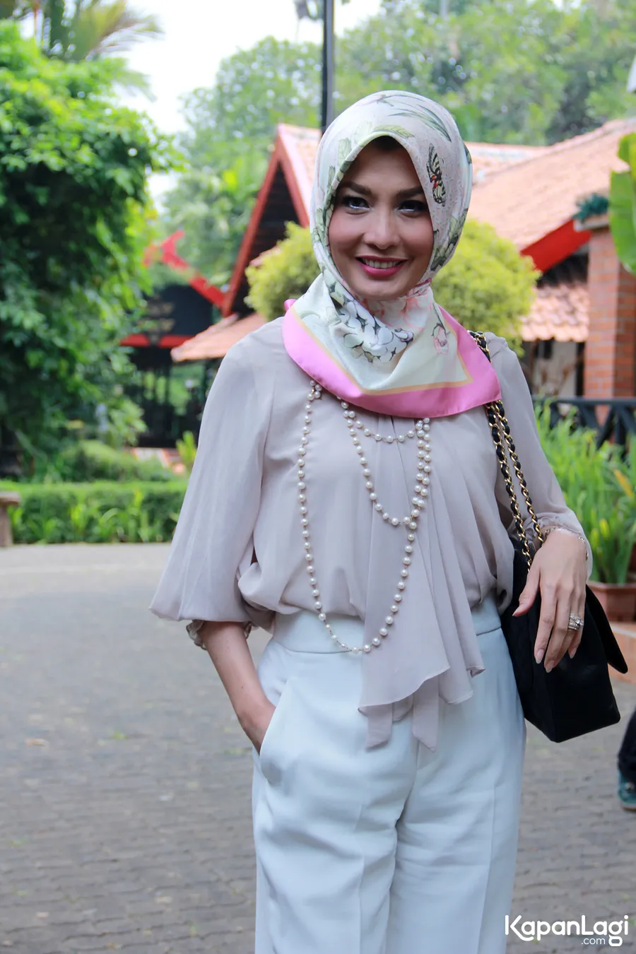 Artis perempuan yang terjun ke politik mudah menjadi korban Kampanye Hitam © KapanLagi.com®/Muhammad Akrom Sukarya 