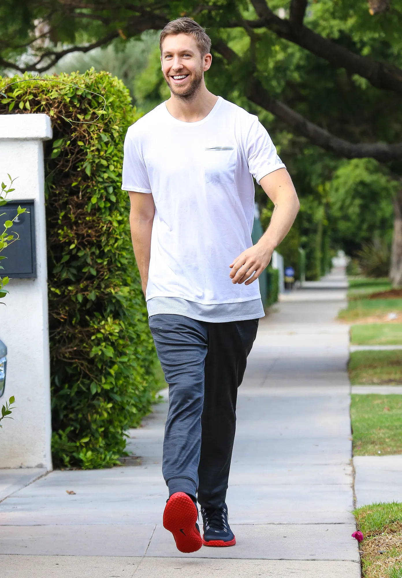 Baru mendengarnya sekali, Calvin Harris langsung merasa puas karena berhasil mendapatkan vokal Rihanna untuk lagu This Is What You Came For © Splashnews