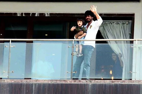 AbRam lebih berani dan tak malu berinteraksi dengan banyak orang, tidak seperti kedua kakaknya. @pinkvilla