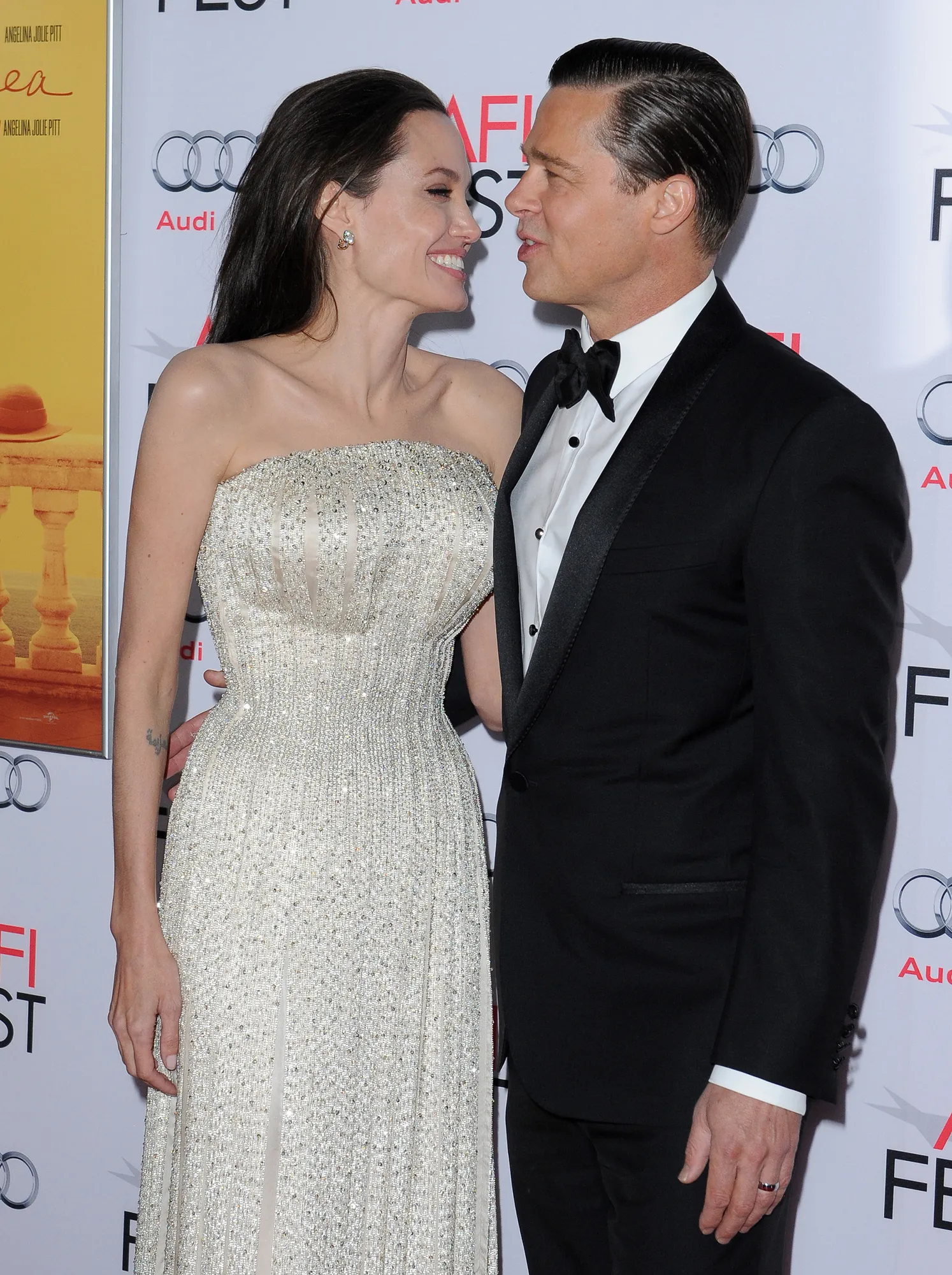 Angelina Jolie juga ajukan hak asuh anak © Splashnews.com
