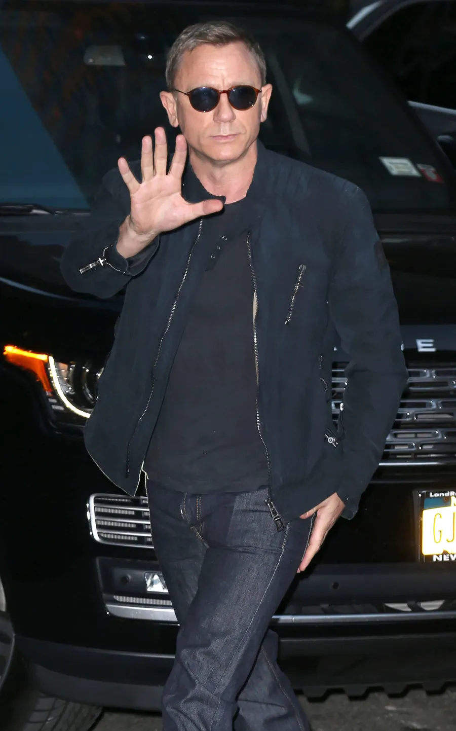 Seorang sumber mengatakan bahwa Daniel Craig akan mengambil peran lagi dalam film James Bond selanjutnya © Fameflynet