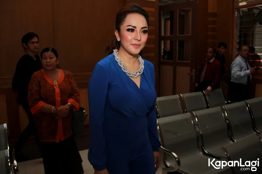 Perseteruan Regina dan Farhat makin panas © KapanLagi.com®/Akrom Sukarya