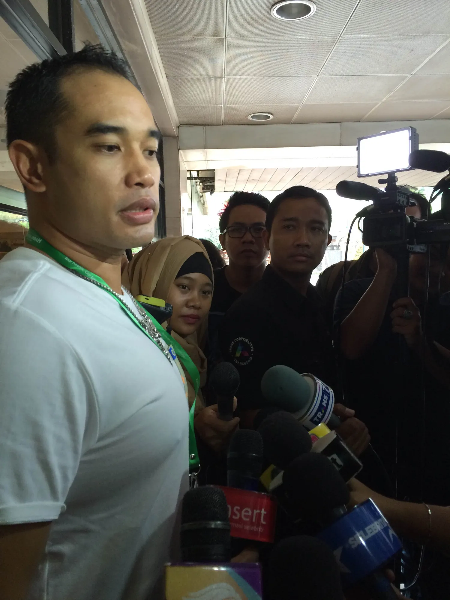 Ardie temani sang istri selama proses persalinan © KapanLagi.com®/Nuzulur Rakhmah
