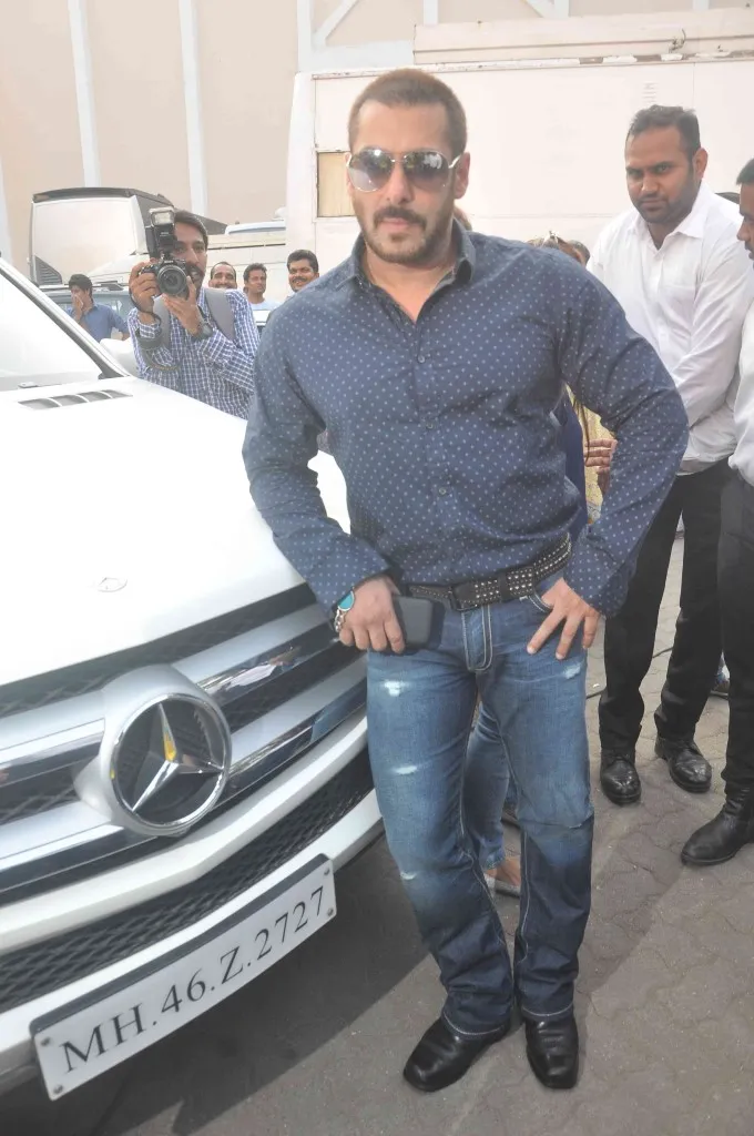 Salman Khan baru saja menampar bodyguardnya di depan awak media © filmibeat