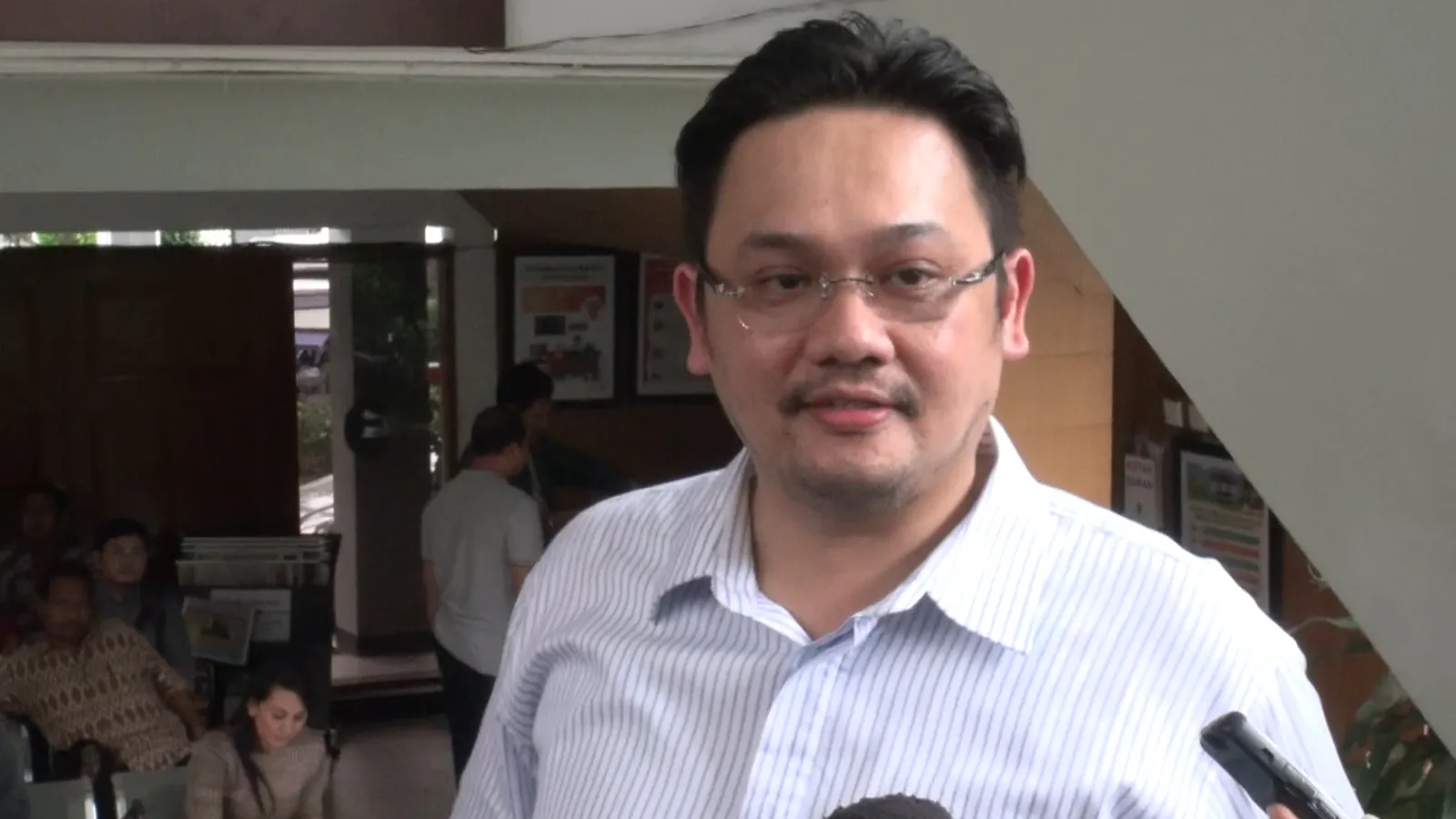 Farhat laporkan Vicky Prasetyo ke polisi ©KapanLagi.com®