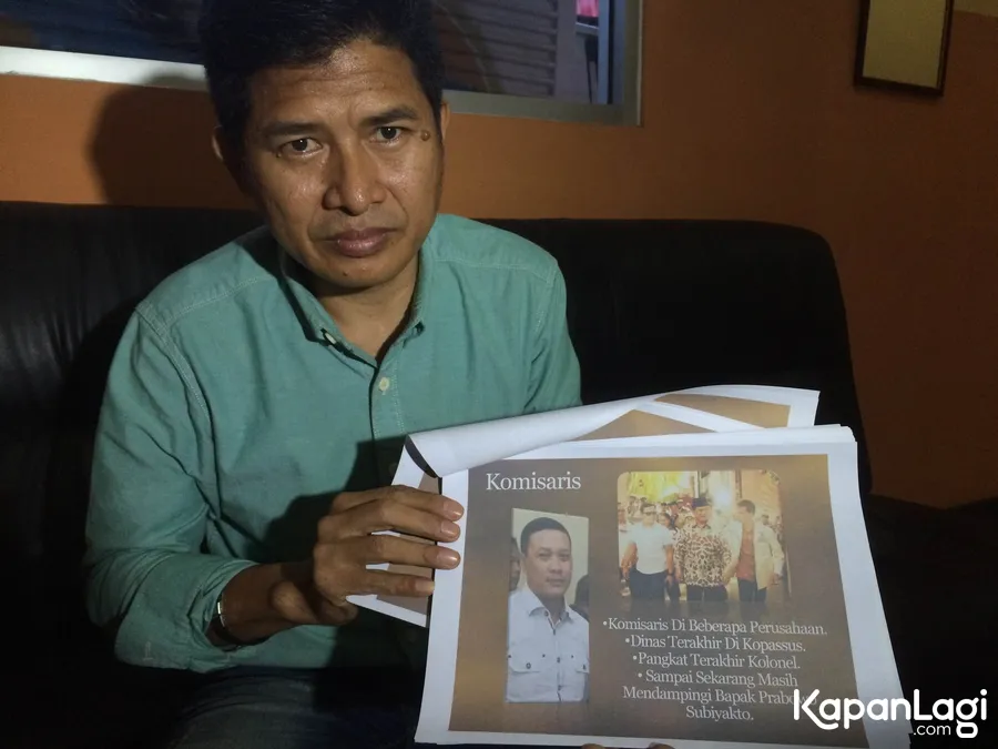 Nayun tunjukkan company profile Sandy yang diberikan padanya © KapanLagi.com®/Mathias Purwanto