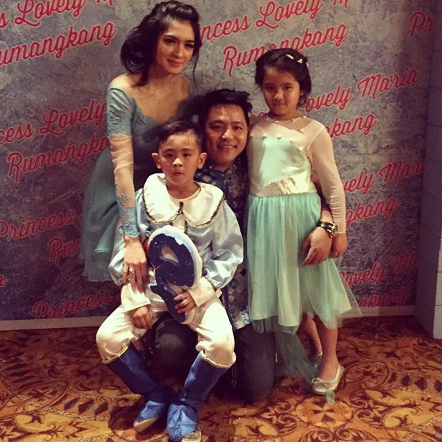 Angel, Steven dan kedua anaknya sebelum badai menyerang © Instagram