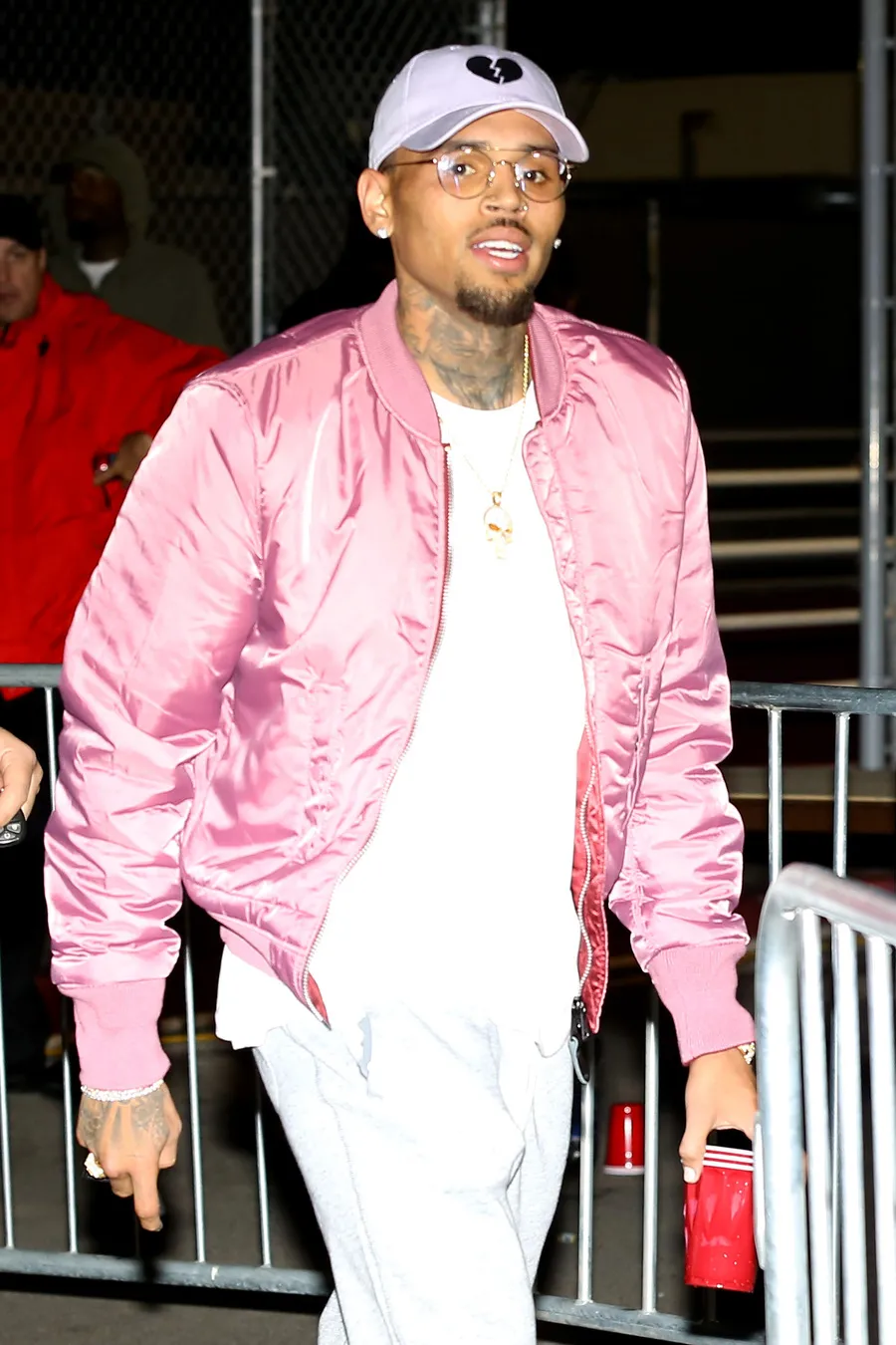 Chris Brown hampir kena hajar orang suruhan ayah Rihanna © splashnews.com