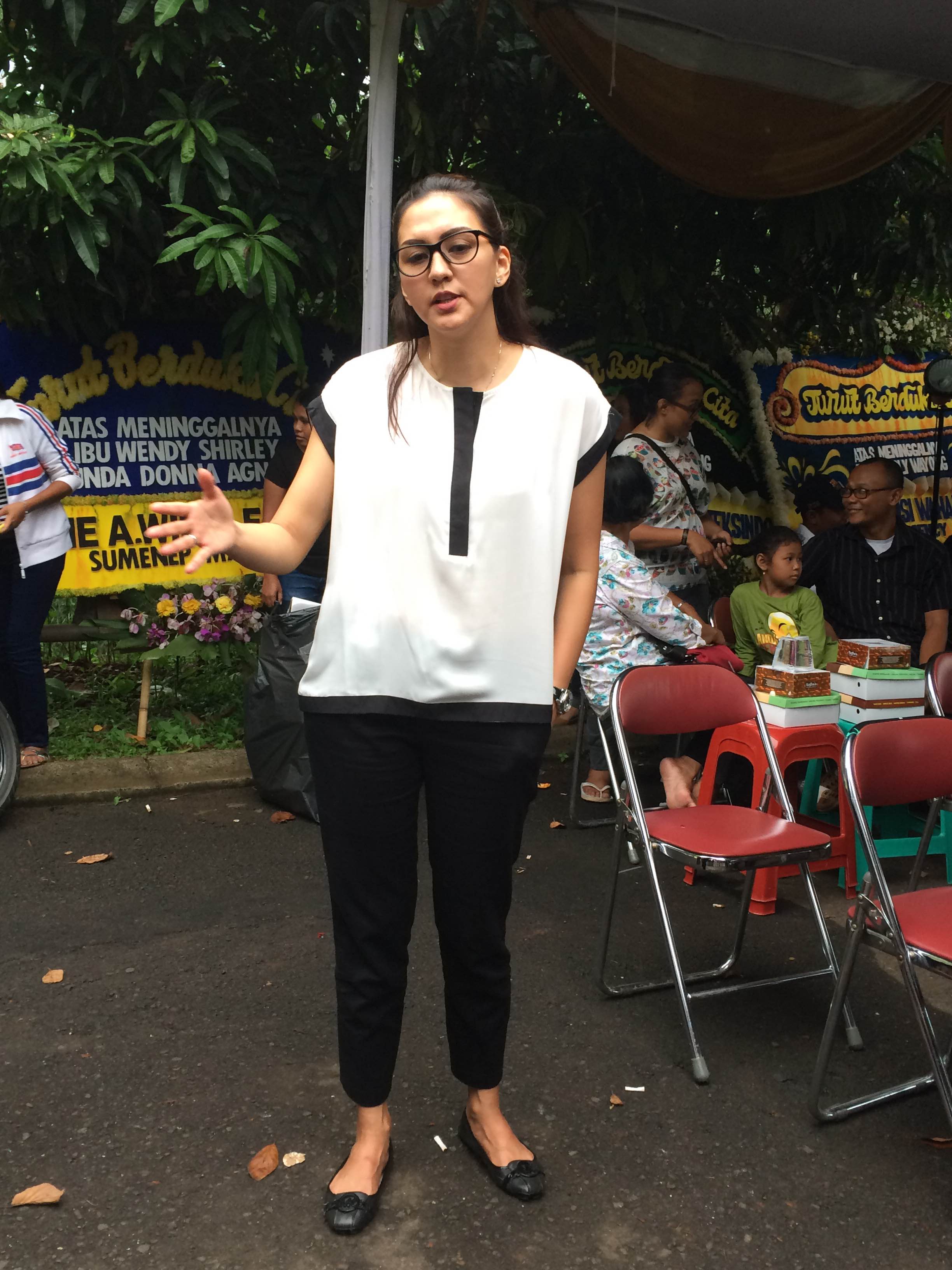 Ditinggal pergi Ayah dan Ibunya dalam waktu yang cepat, Donna Agnesia tetap tegar © KapanLagi.com