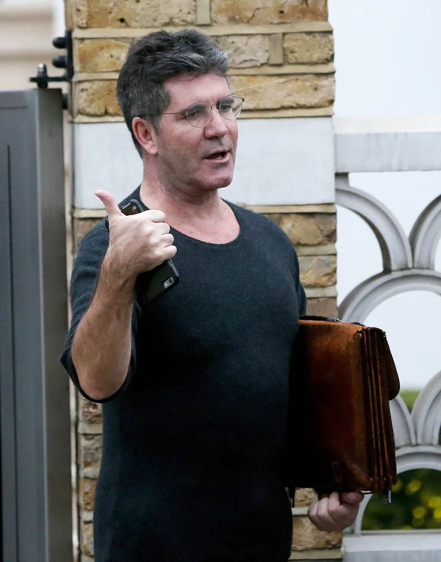 Simon Cowell katakan Zayn Malik penyanyi yang tak tahu adat © Fameflynet
