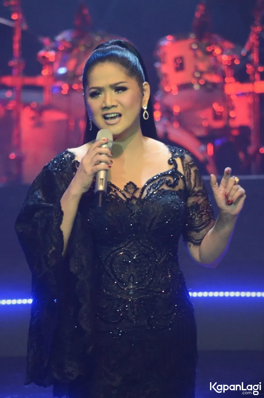 Konsumsi air putih yang cukup dan makan yang tak berlebihan jadi tips yang diberikan Vina Panduwinata © KapanLagi.com/Bambang E. Ros