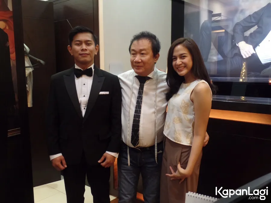 Nina dan Chandra fitting baju pengantin © KapanLagi.com®/Hendra Gunawan