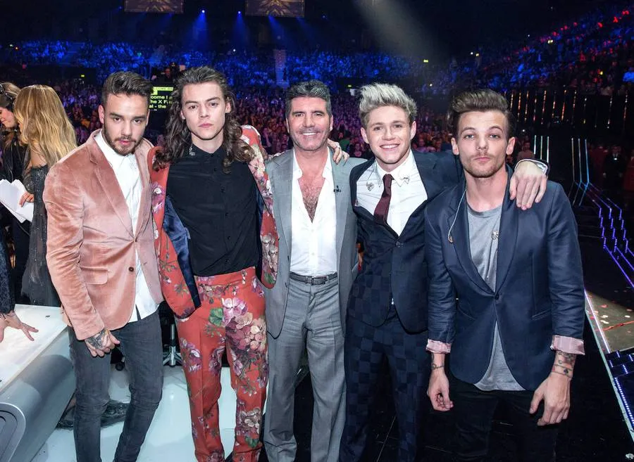 One Direction dan Simon Cowell © splashnews.com