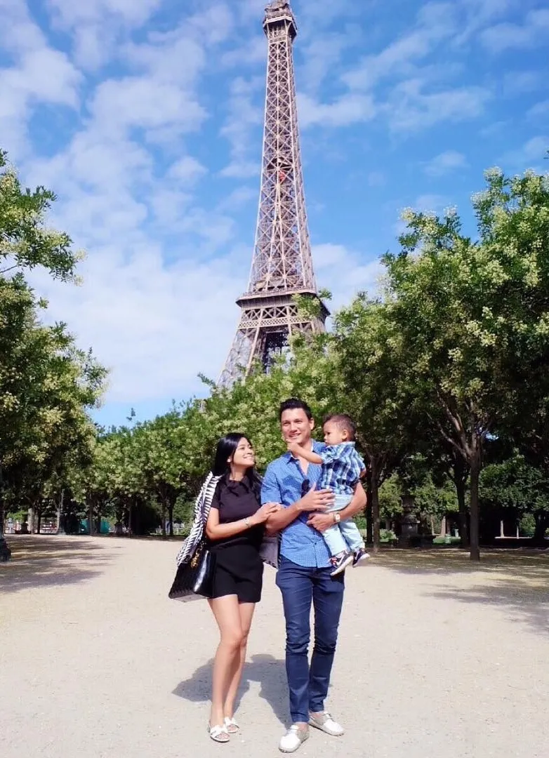 Christian Sugiono lebih suka ajak anak jalan-jalan © instagram.com/titikamal