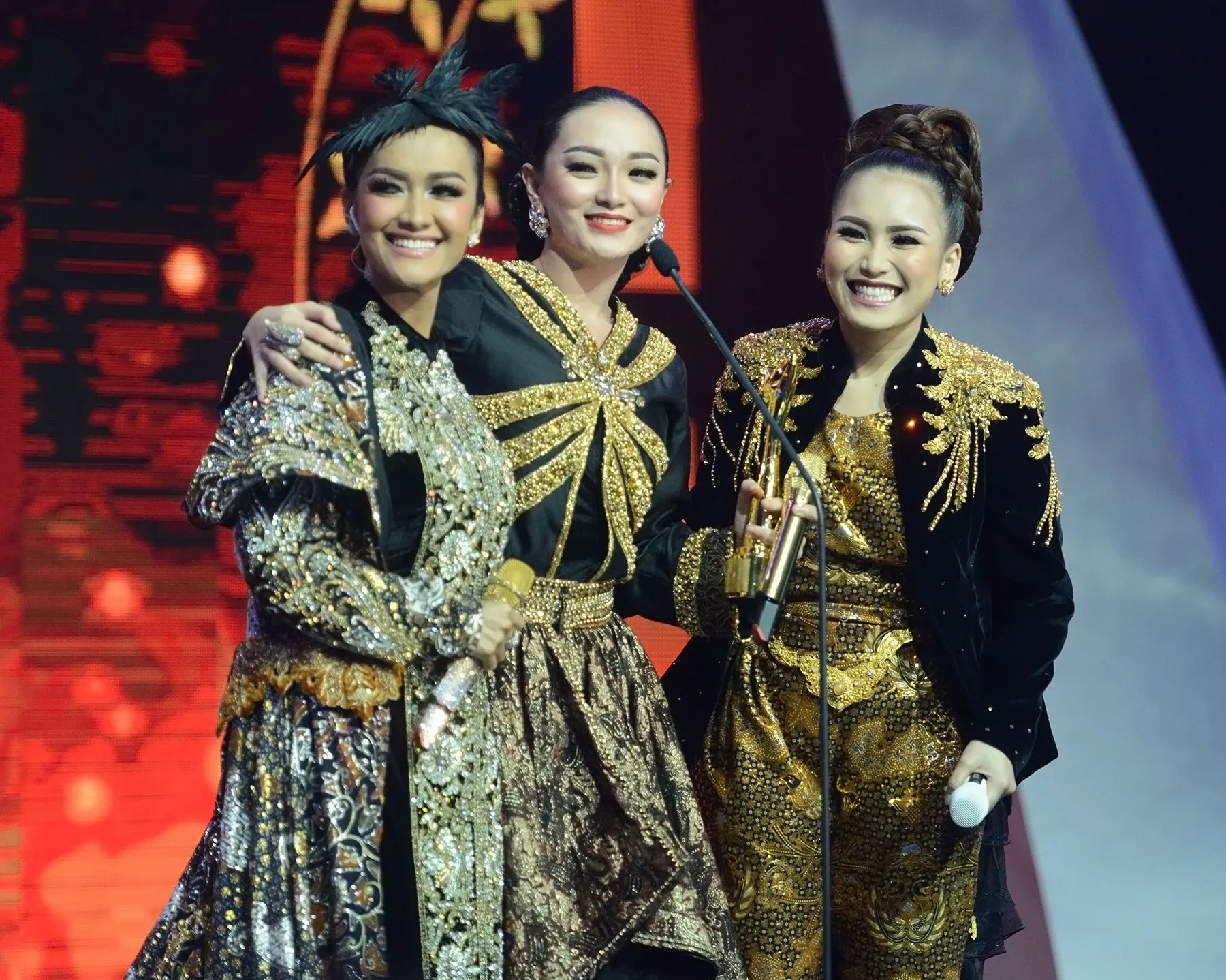 Rasa saling berbagi baik dalam keadaan suka maupun duka jadi kunci utama kekompakkan Trio Cecepy © KapanLagi.com/Bambang E. Ros