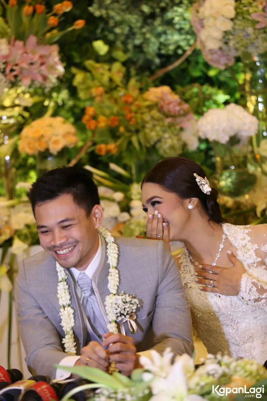 Sama-sama merasa nyaman, jarah usia tak menghalangi kebahagiaan Reshi dan Nabila. / ©KapanLagi.com®/AgusApriyanto