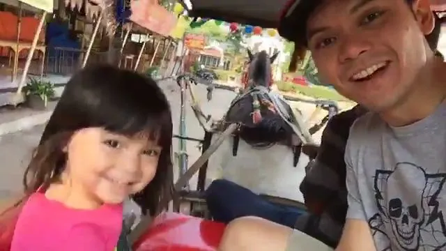 Ben dan Sienna naik delman ©KapanLagi.com®