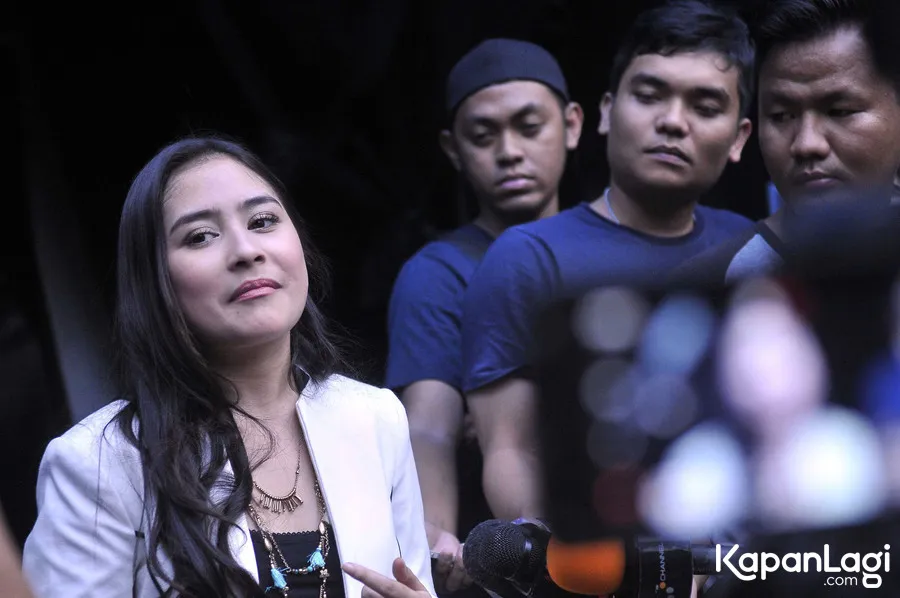Prilly tak bisa saksikan Gerhana Matahari Total © KapanLagi.com®/Budy Santoso