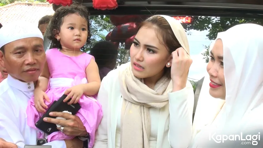 Ayu Ting Ting membantah kedekatannya dengan seorang PNS © KapanLagi.com®/VJ James