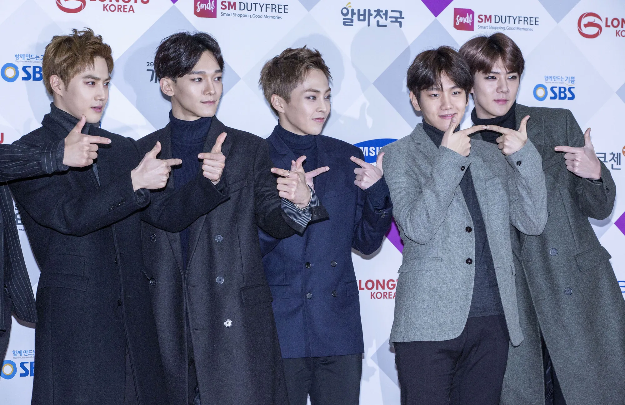 EXO membuka konser The EXO'luXion dengan membawakan Overdose. © TPG Images