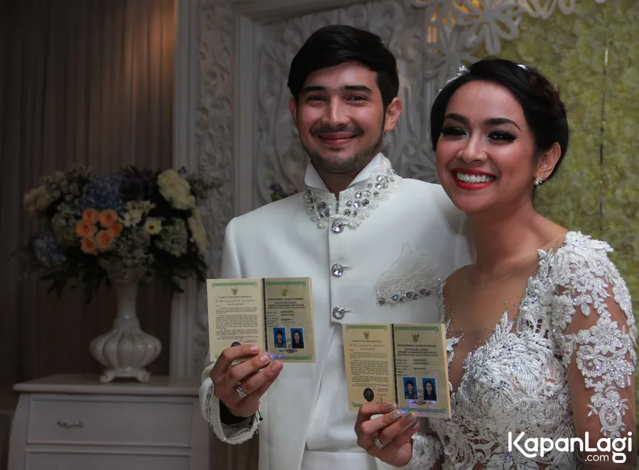 Aryani dan Donny resmi menikah © KapanLagi.com/Muhammad Akrom Sukarya