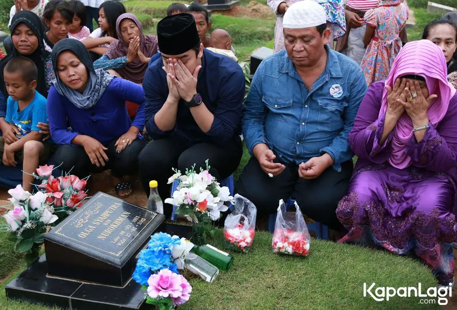 Billy sambangi dan doakan almarhum Olga © KapanLagi.com®/Agus Apriyanto