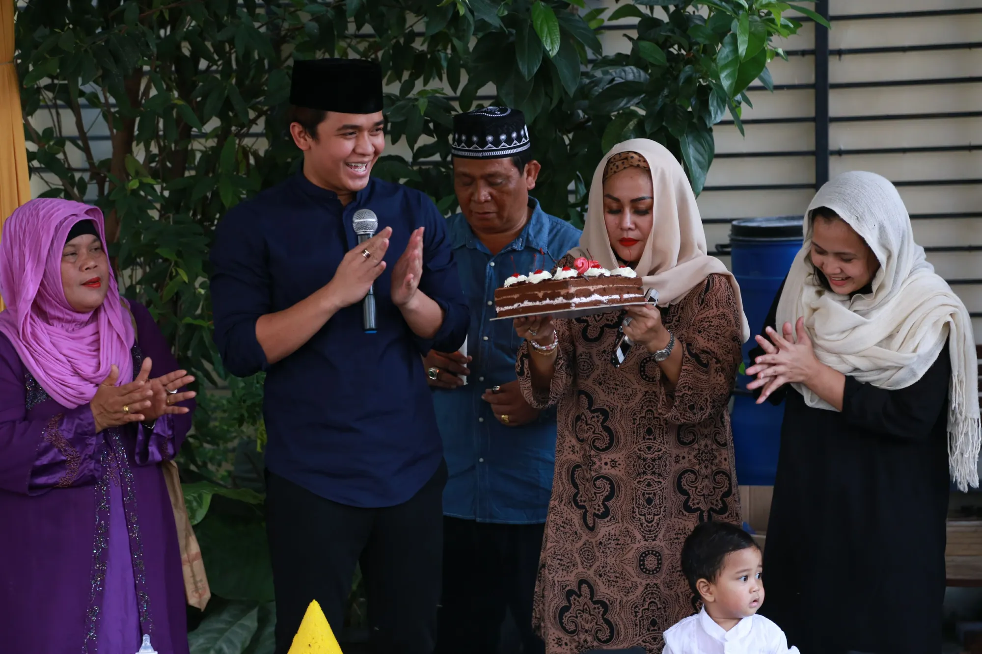 Billy rayakan ultah secara sederhana dengan anak-anak yatim © KapanLagi.com®/Agus Apriyanto