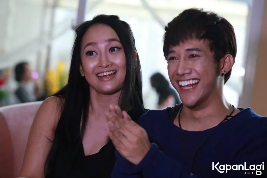 PJ dan Dicky Smash beri pembuktian bahwa boyband dan girlband masih eksis dengan proyek duet mereka © KapanLagi.com®/Agus Apriyanto