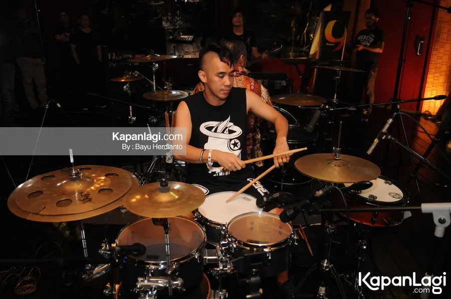 Ikmal berencana pecahkan rekor dunia sang ayah untuk main drum nonstop selama 17 jam, 8 menit dan 45 detik © KapanLagi.com®