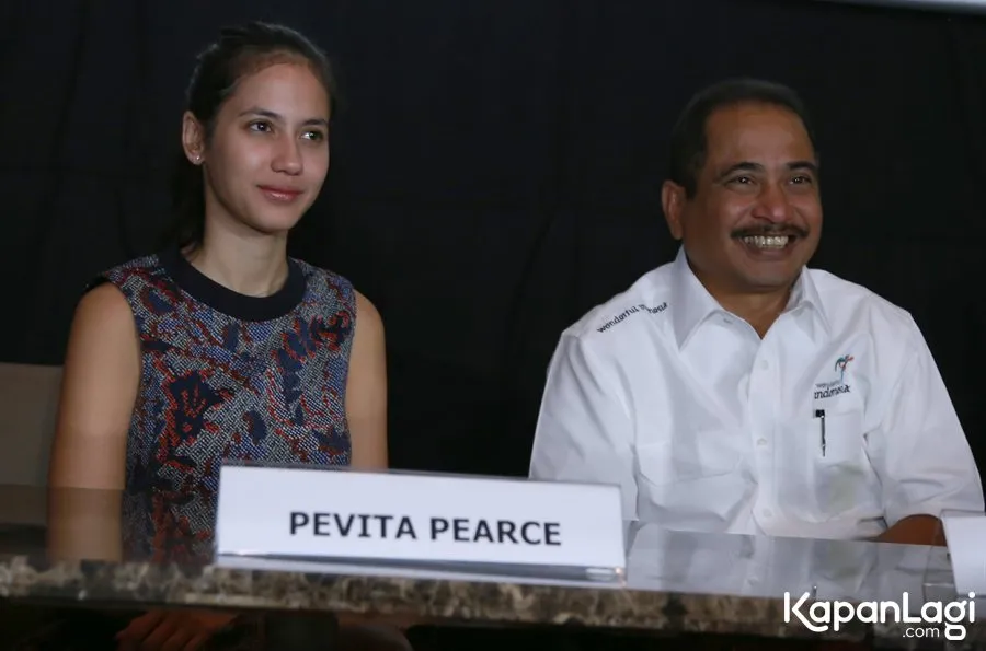 Pevita dan Arief Yahya, Menteri Pariwisata © KapanLagi.com®/Agus Apriyanto