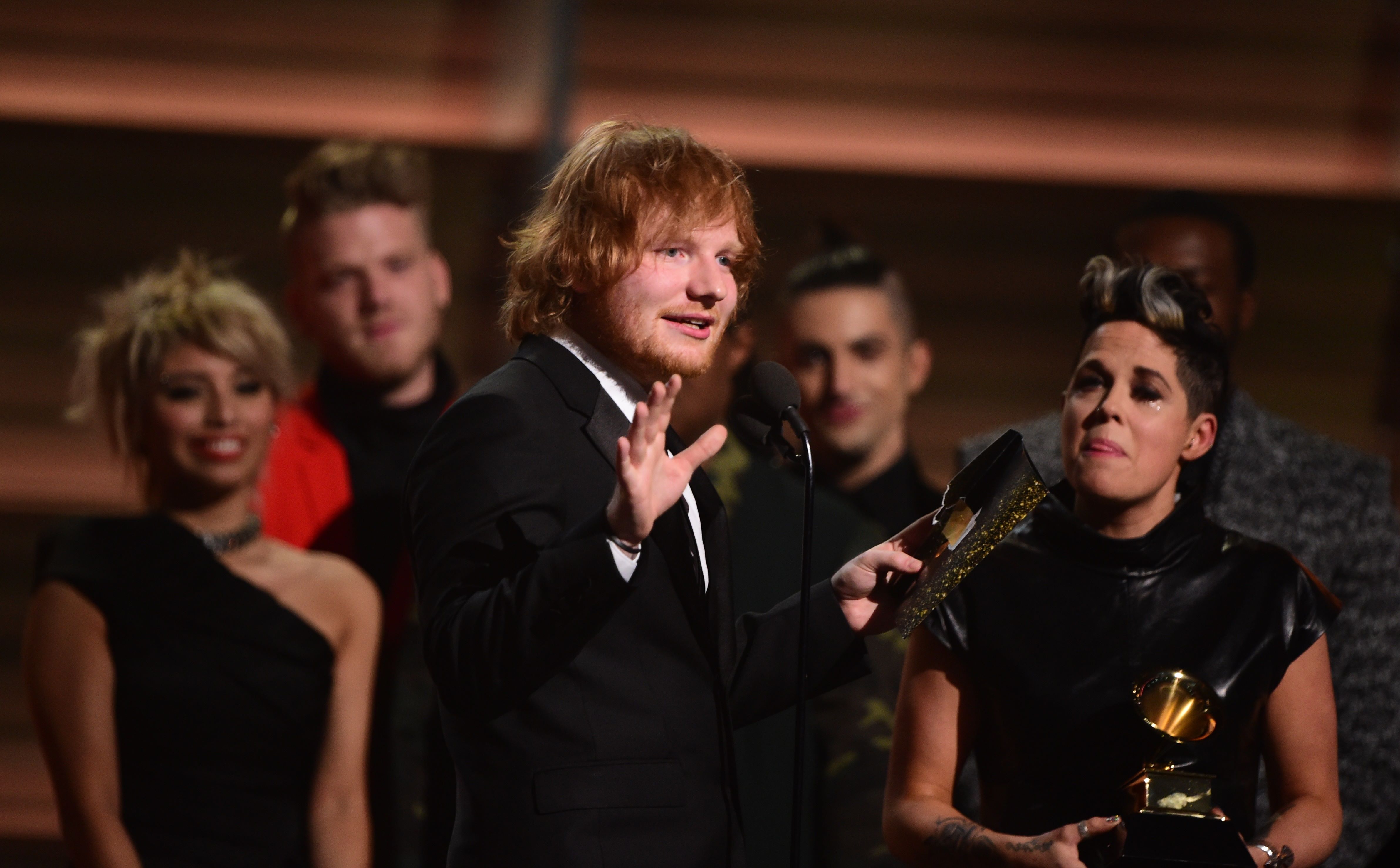 Ed Sheeran siap berhenti melakukan tour jika ia memiliki anak © AFP