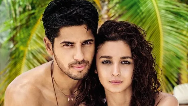 Sidharth jatuh cinta pada siapa kalau bukan Alia Bhatt? ©twitter/aliateam
