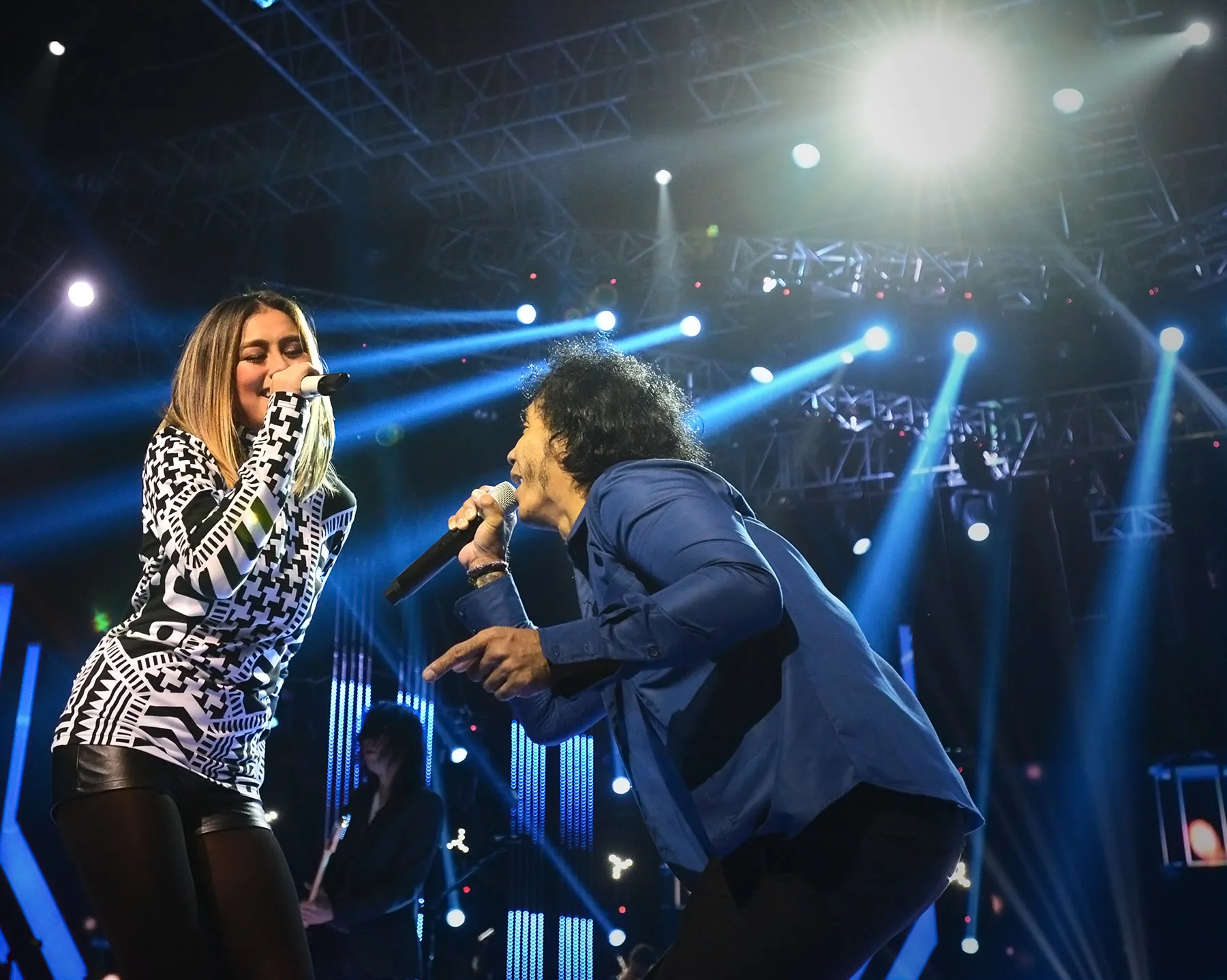 Agnes Monica berduet dengan Kaka Slank di konser Fantastic Four © KapanLagi.com®/Bambang E Ros