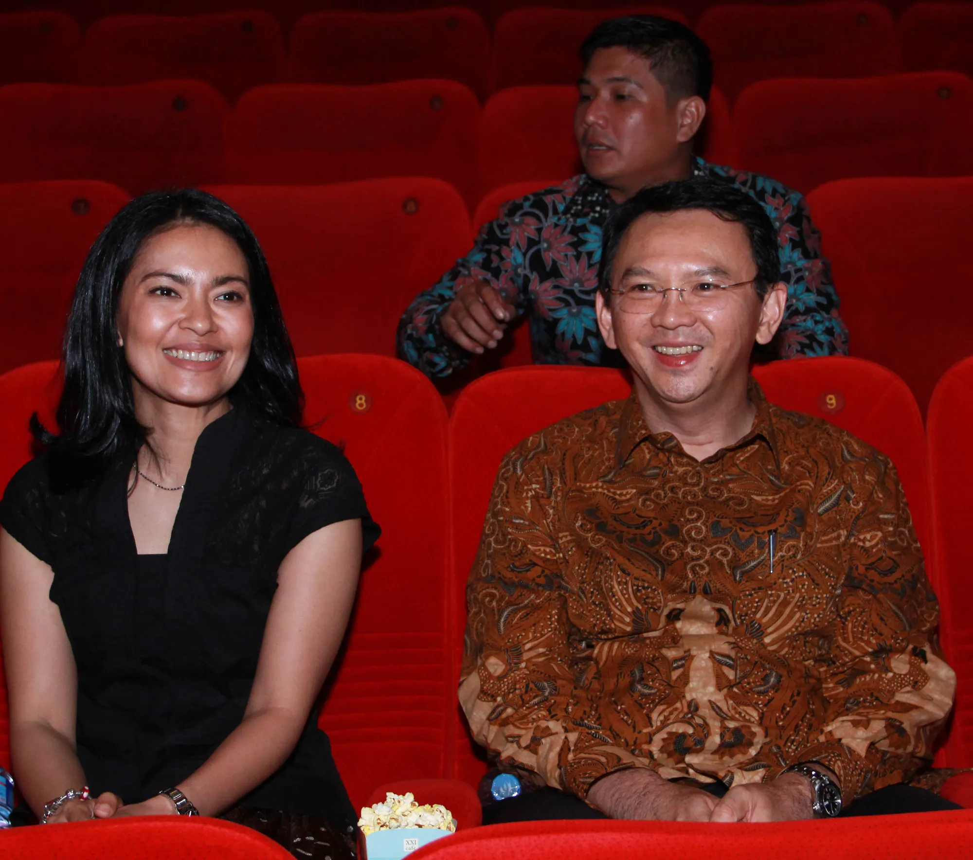 Ahok ikut acara nobar 'JINGGA' © KapanLagi.com®/Akrom Sukarya