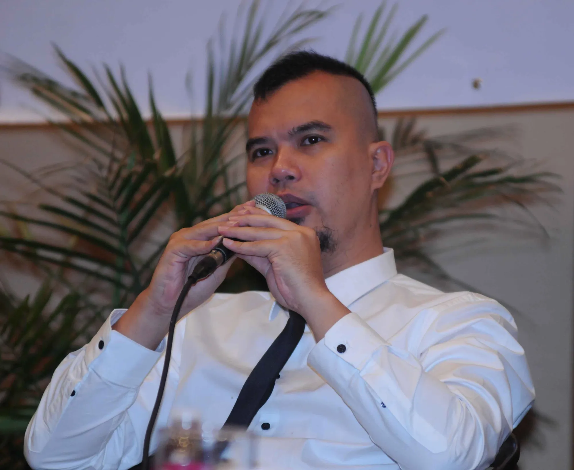 Ahmad Dhani pertanyakan sikap Slank yang terlalu berpihak ke Jokowi © KapanLagi.com®/Bayu Herdianto