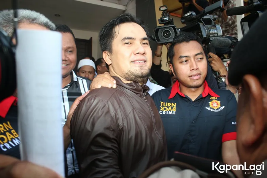 Bang Ipul lahap semua adegan reka ulang sesuai prosedur © KapanLagi.com®/Agus Apriyanto