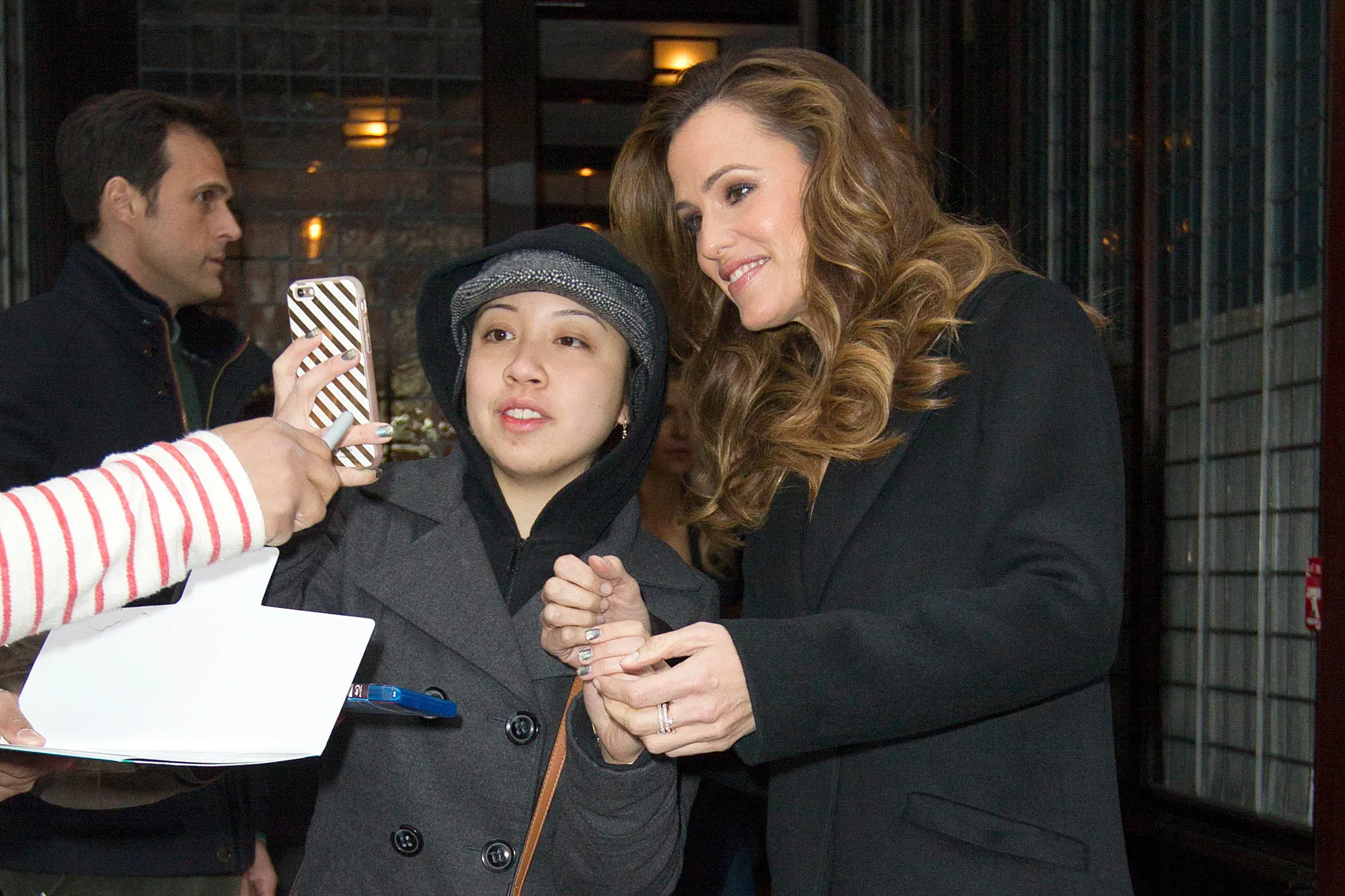 Sambil bercanda, Jennifer Garner mengatakan kalau ia dan Brad Pitt berpacaran © TPG Images