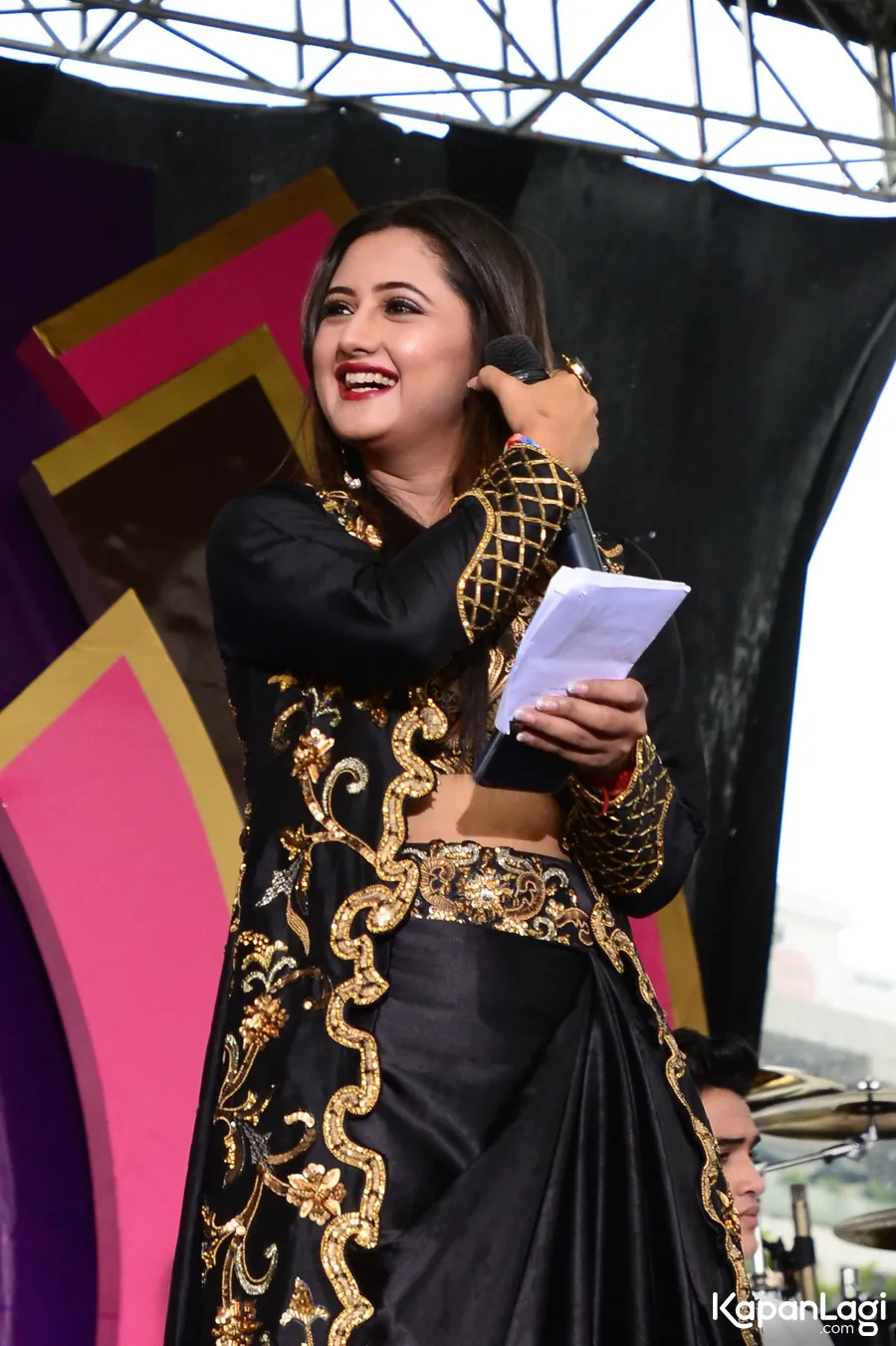 Rashami Desai sebut cowok Bekasi ganteng-ganteng ©KapanLagi.com®/Bambang E Ros