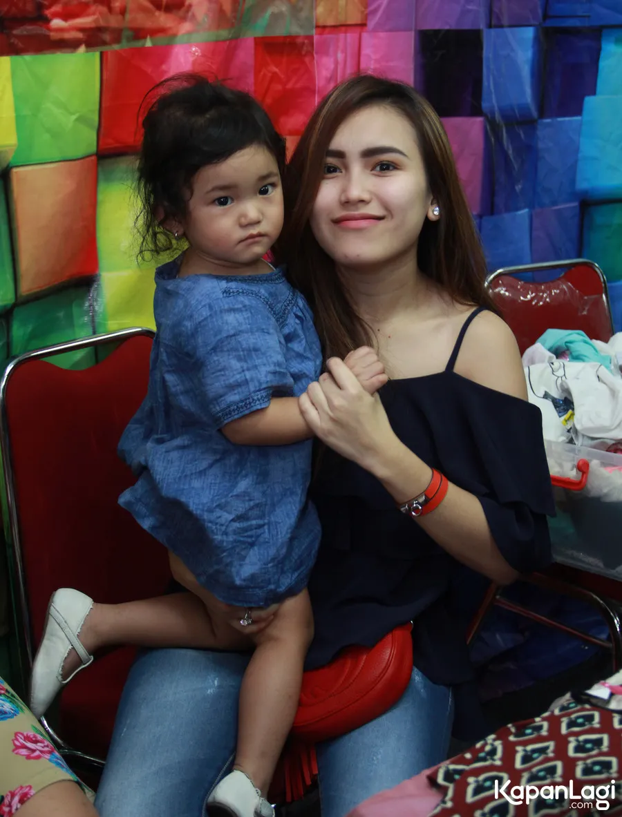 Haters mengaitkan masalah anak Jedar dengan Ayu Ting Ting © KapanLagi.com®/Muhammad Akrom Sukarya