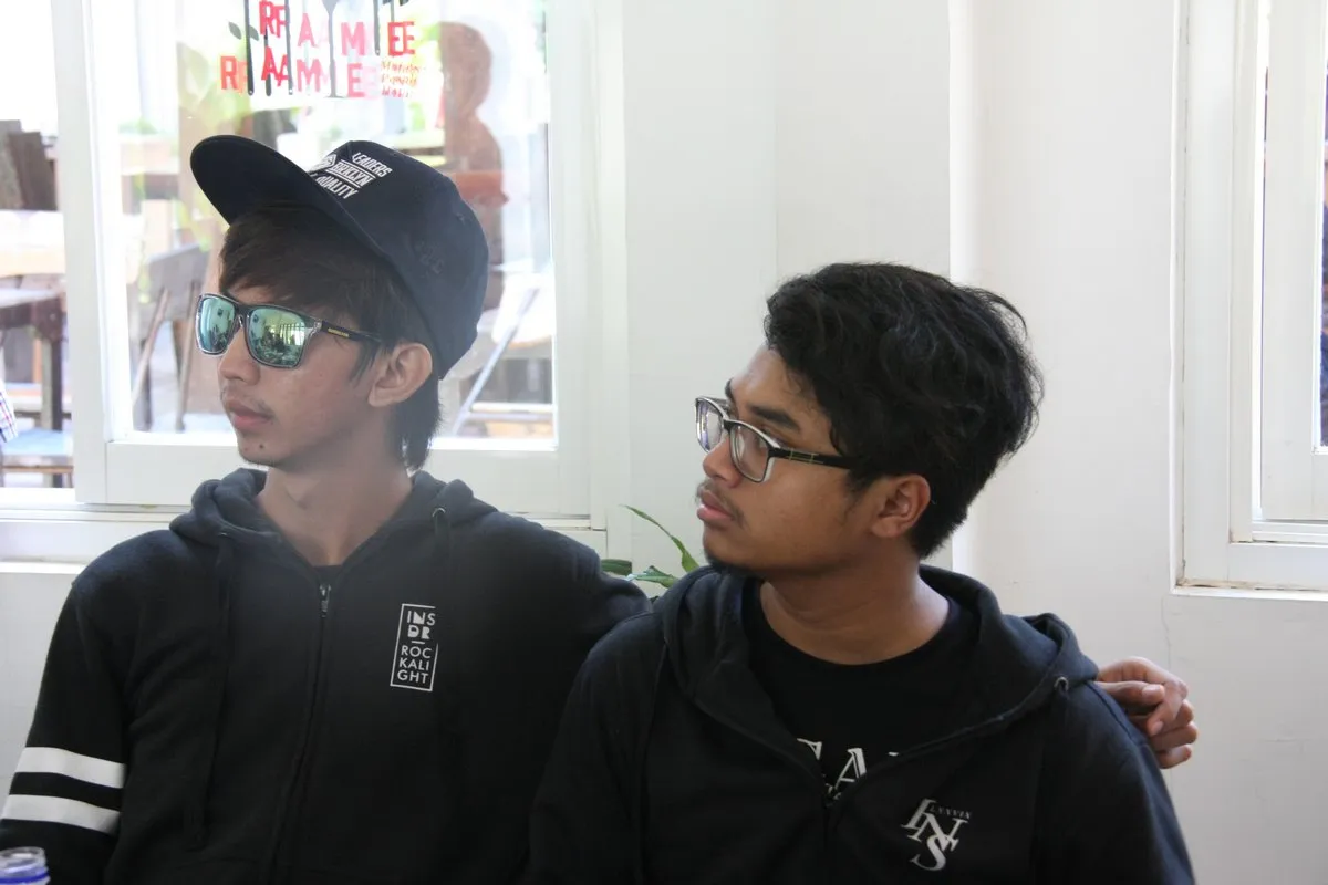 Tak hanya memiliki chemistry secara musik, masing-masing member Aliandonesia Band juga akrab secara personal © KapanLagi.com/Natanael Sepaya