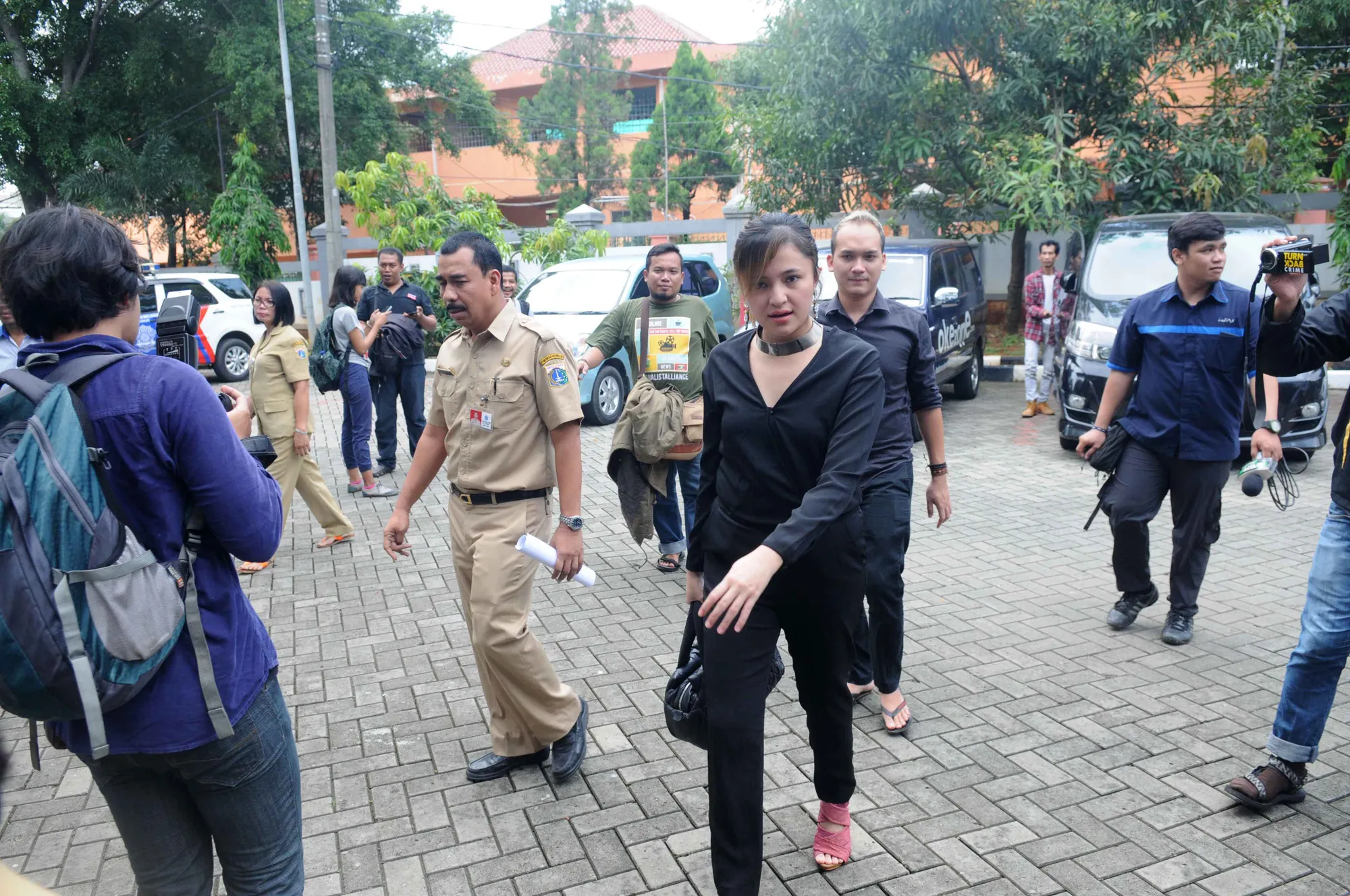 Marshanda kunjungi Irwan di Dinas Sosial ©KapanLagi.com®/Bayu Herdianto