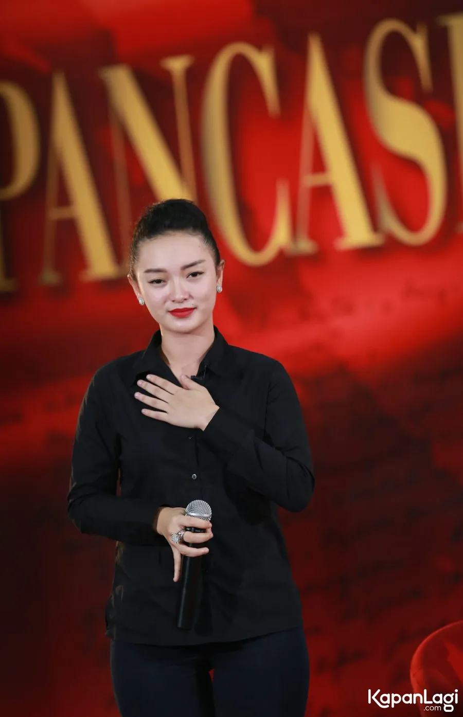 Mbah Mijan proyeksikan Zaskia - Arief tak akan lanjut ke pernikahan © KapanLagi.com®/Agus Apriyanto