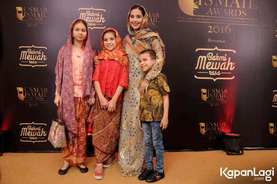 Ayu Azhari menghargai keputusan Sean putranya untuk menyelesaikan sendiri kasus narkoba. © KapanLagi.com/Bayu Herdianto