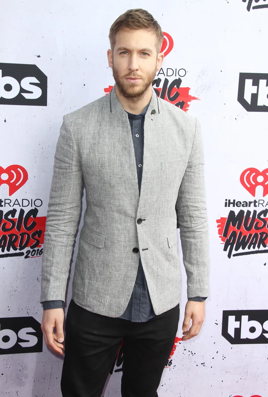 Calvin Harris mendapatkan teriakan super romantis dari pacarnya © Fameflynet