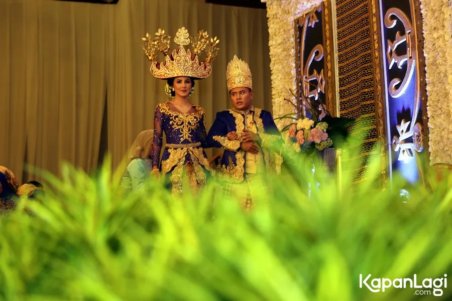 Selena dan Febry akan gelar akan gelar upacara adat Lampung © KapanLagi.com®/Akrom Sukarya