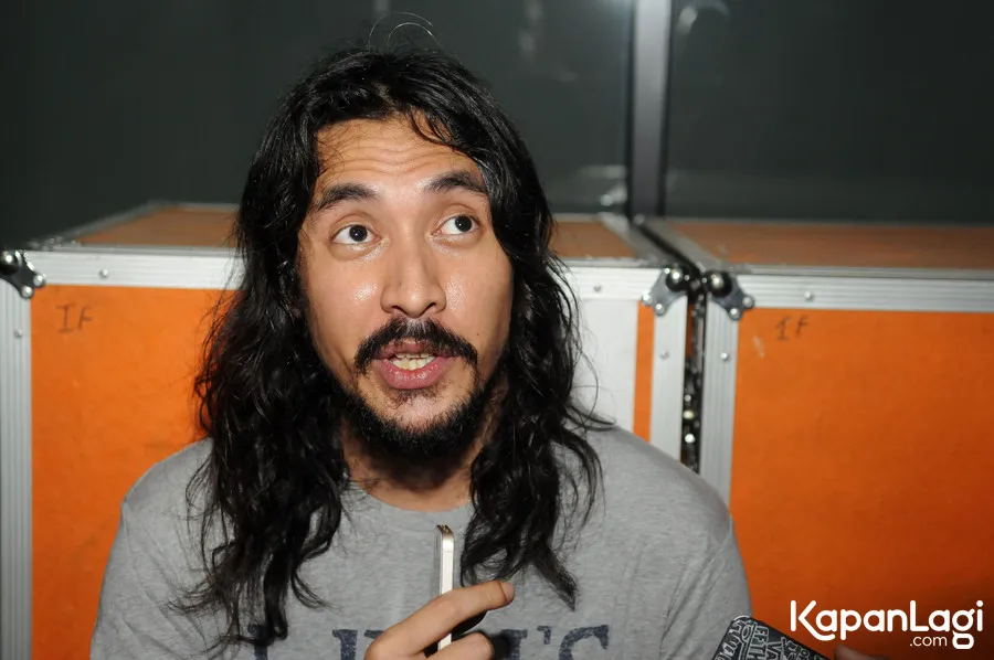 Ello ternyata jarang mencuci celana jeans kesayangannya! © KapanLagi.com®/Bayu Herdianto