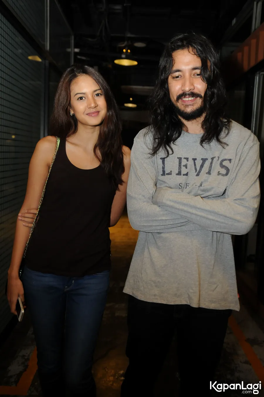 Auriel sempat ikut kena penggeledahan ketika Ello ditangkap © KapanLagi.com®/Bayu Herdianto